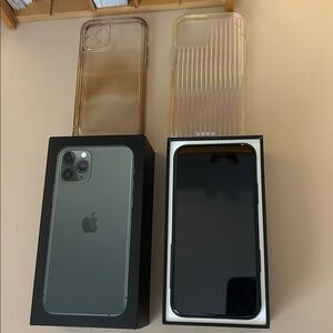 Apple iPhone 11 Pro 64gb green with box and accessories and with 2 Clear Cases